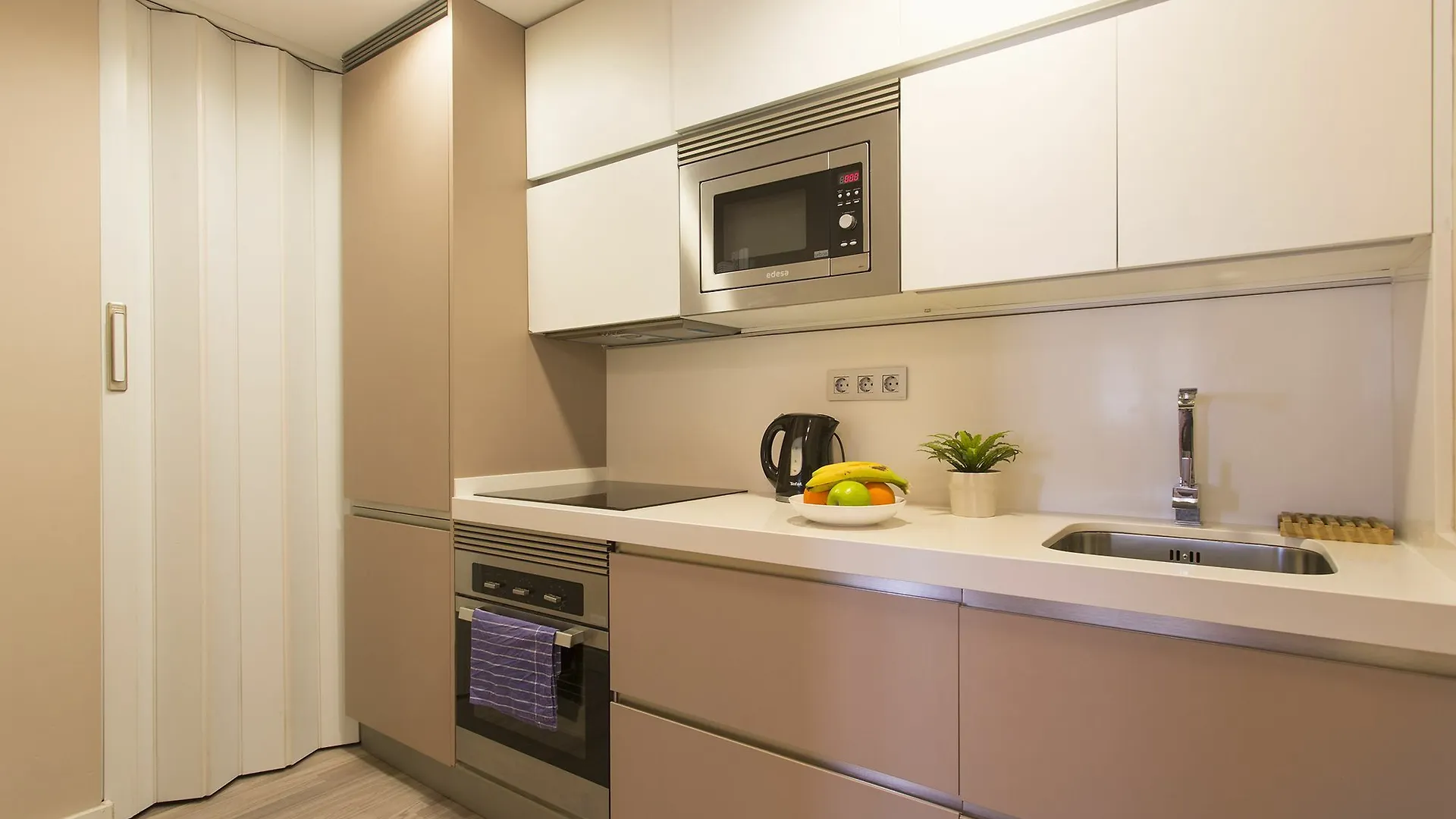 Tuanfitrion Suite Gran Via De Colon Granada Apartment
