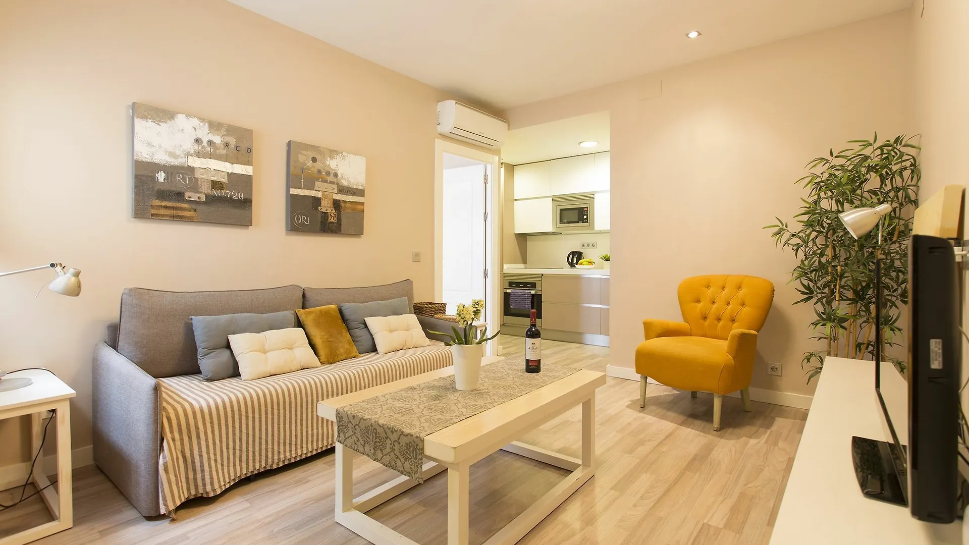 Tuanfitrion Suite Gran Via De Colon Granada 0*,  Spain